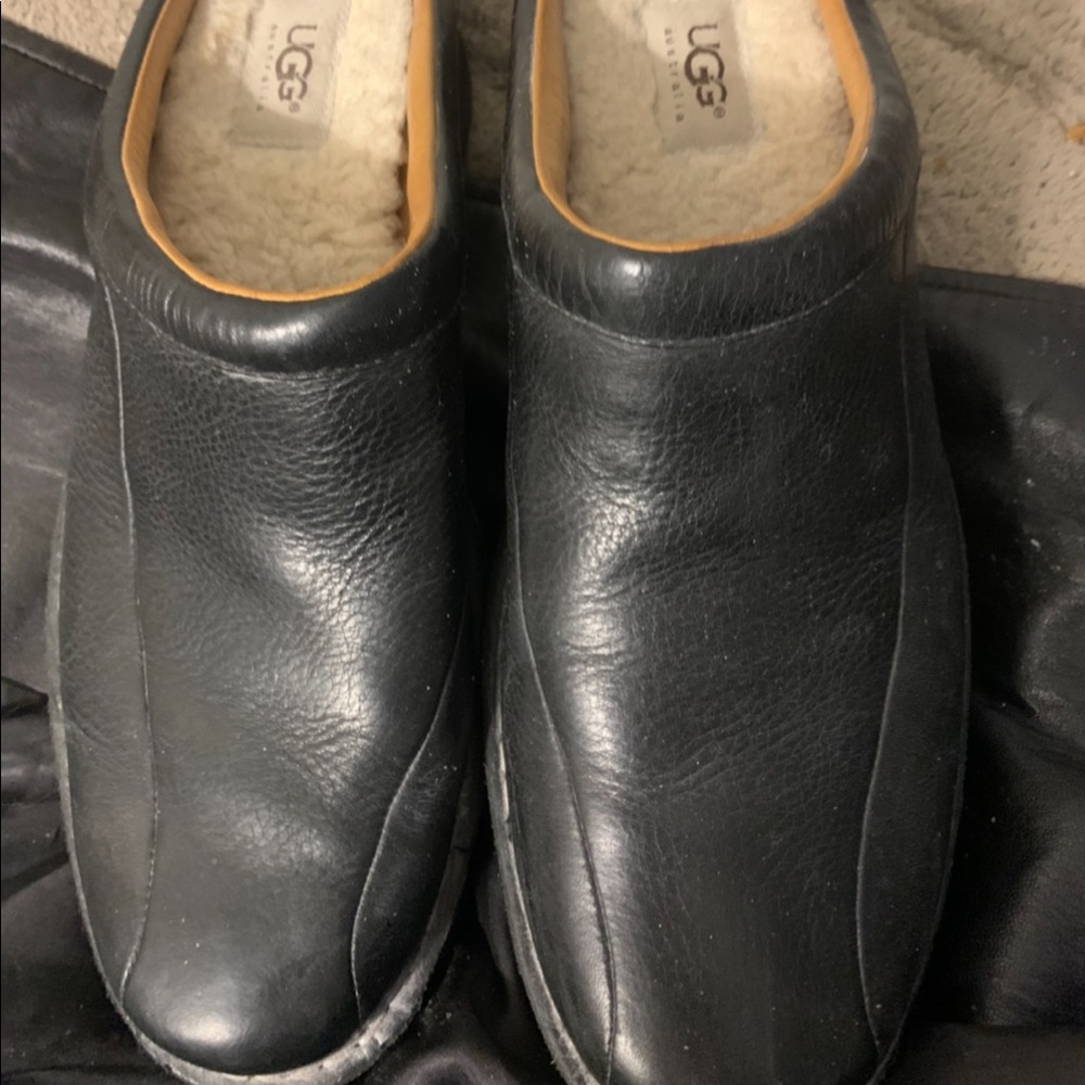 Men’s gently worn UGG clog. Fur lined